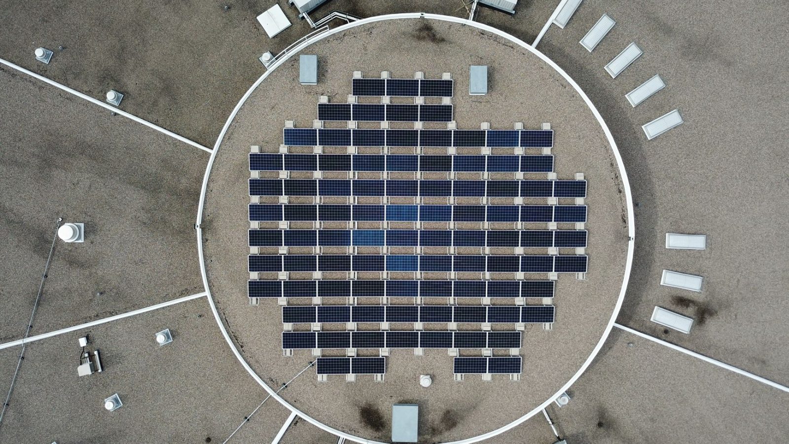 Photovoltaik aufs Dach gebracht